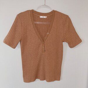 Ribbed Knit Button Top – Size M
